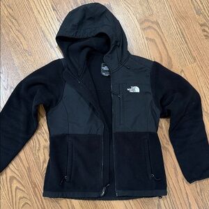 The North Face women’s Black Jacket fleece coat